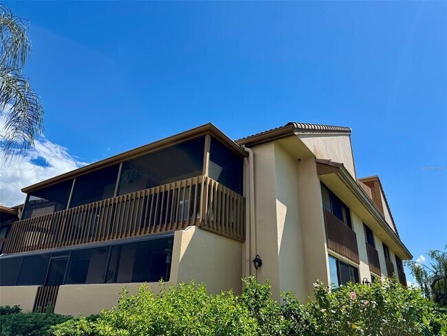 Building Photo - 3031 Willow Green Dr