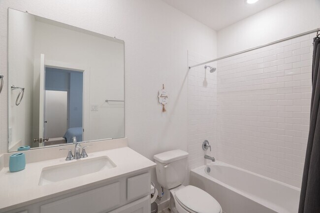 Building Photo - 8145 Overland Grv