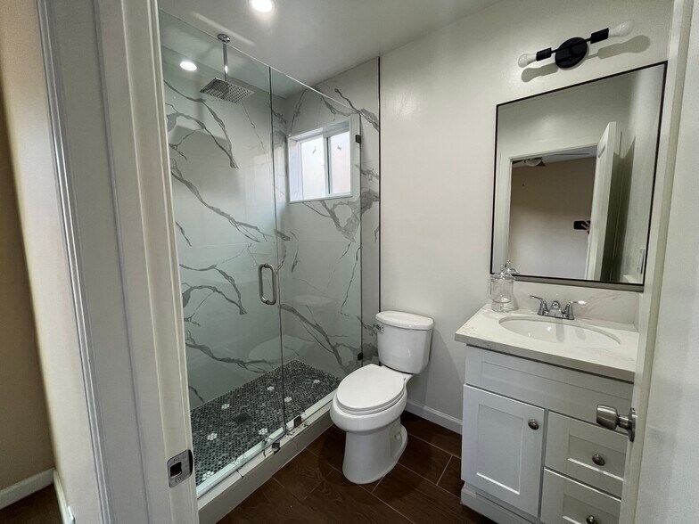 Building Photo - 13836 Cohasset St