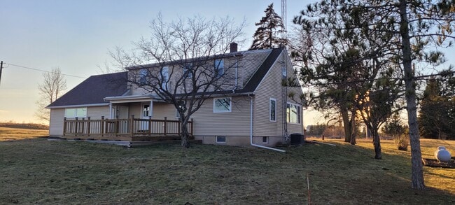 Building Photo - 9333 Skyline Dr