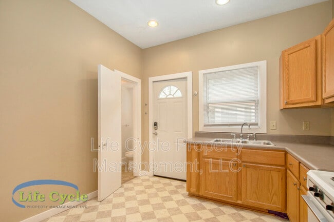 Building Photo - 250 Henry Ave SE