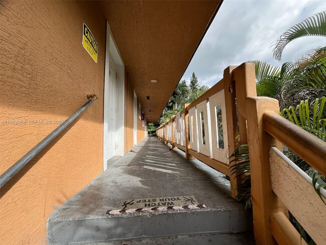 Building Photo - 608 SW 16th Ave