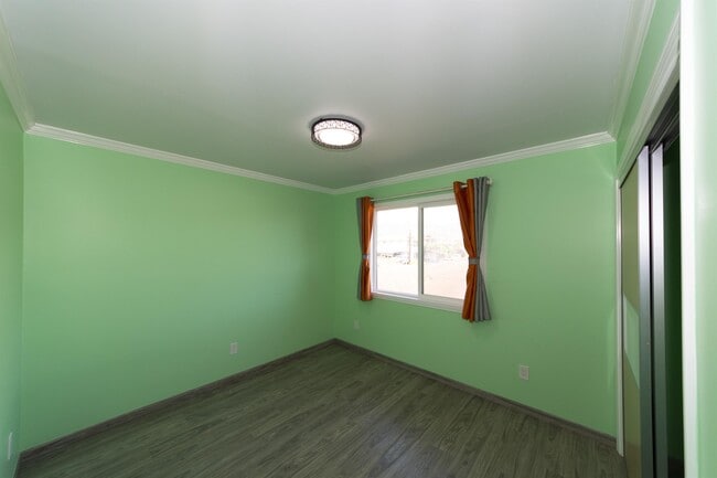 Building Photo - 933 18th Ave