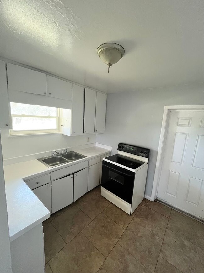 Building Photo - Dade City 2BR/1BA Home in a Quiet Country ...