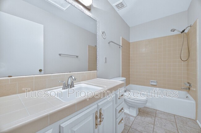 Building Photo - 510 W Cll Lago