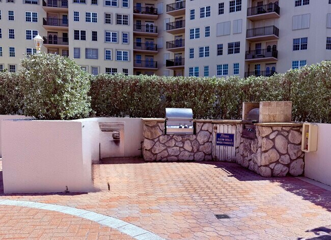 Building Photo - 3460 S Ocean Blvd