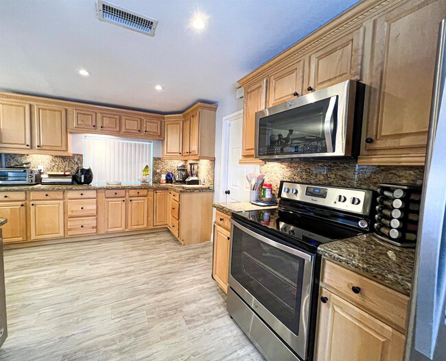 Building Photo - 8912 SW 6th St