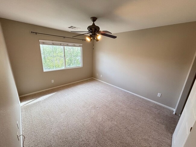 Building Photo - Beautiful two-story home with 4 BED / 2.5 BATH w Loft located in Henderson Nevada!