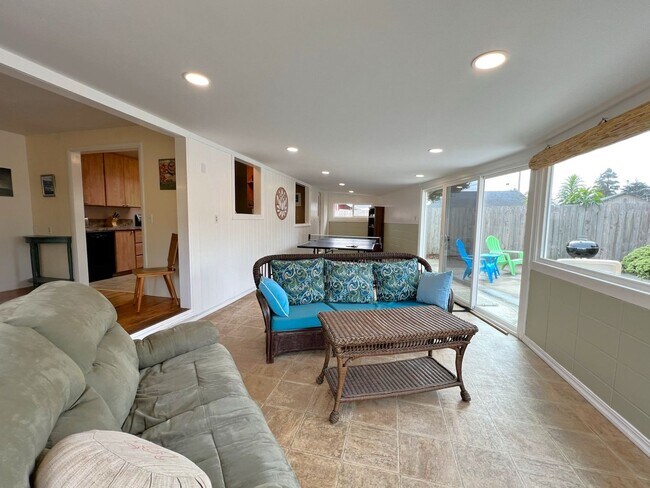 Building Photo - 307 Del Norte Ln