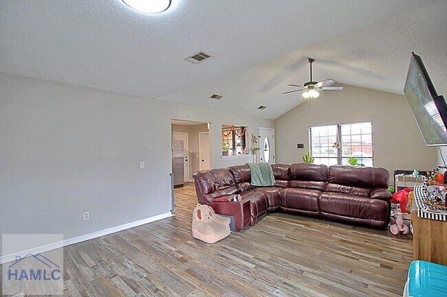 Building Photo - 1567 Pendleton Dr