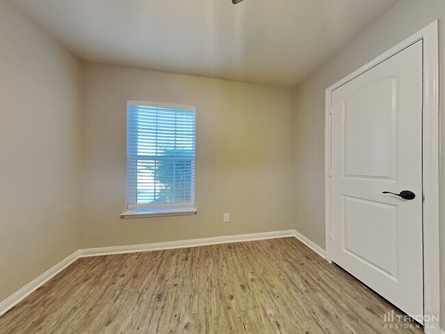 Building Photo - 1525 Treeta Trail