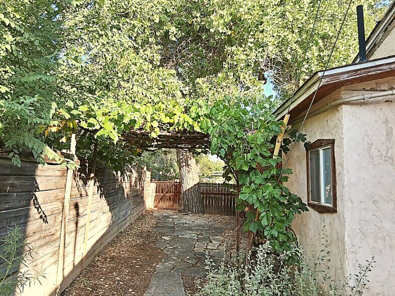 Building Photo - 68 Laker Dr