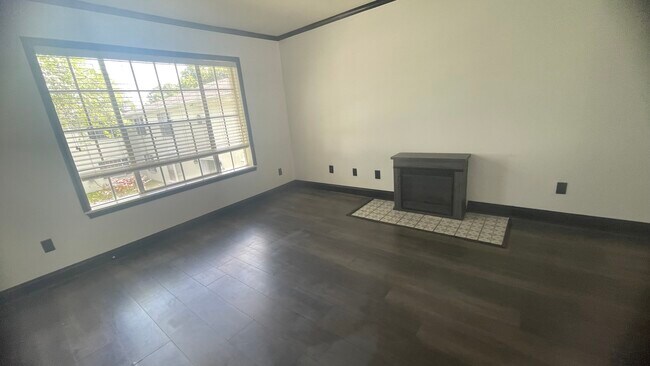 Building Photo - 5025 Wayneland Dr