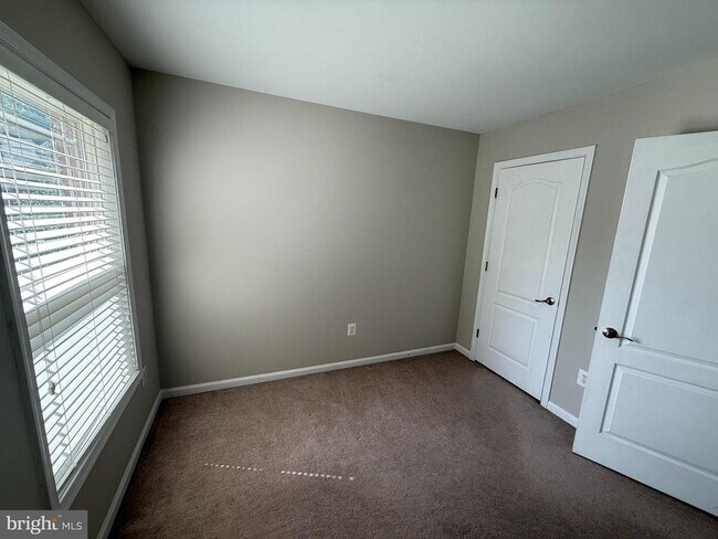 Building Photo - 10292 Chestnut Park Ln