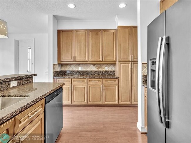 Building Photo - 563 NW 35th Pl