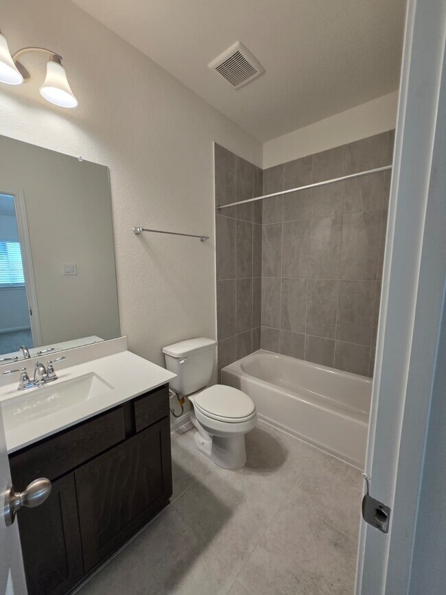 Building Photo - 1420 Florecer Ln