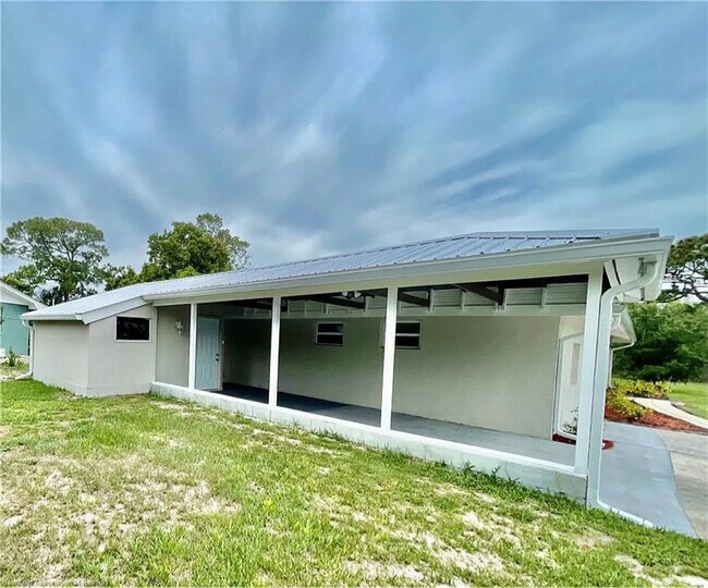 Building Photo - 1409 Palm Way