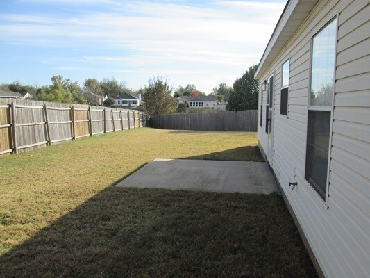 Building Photo - PRELEASING FOR EARLY MARCH! (3) Bed/(2) Bath NE Norman!