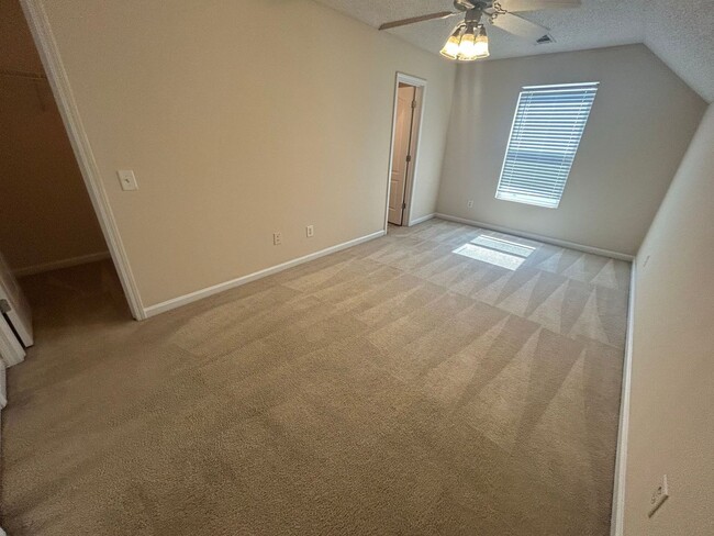 Building Photo - PRE-LEASING FOR AUGUST 2 2026 MOVE IN! 1/2 Off Deposit!