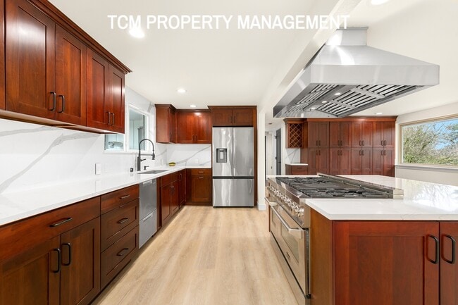 Building Photo - 1121 E Guiberson St