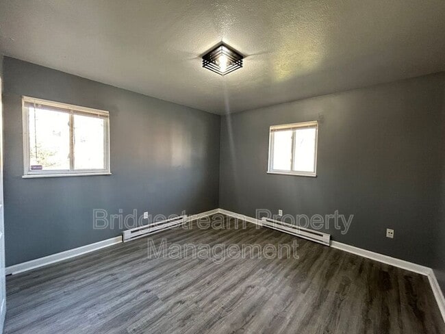 Building Photo - 2101 Val Vista Ct