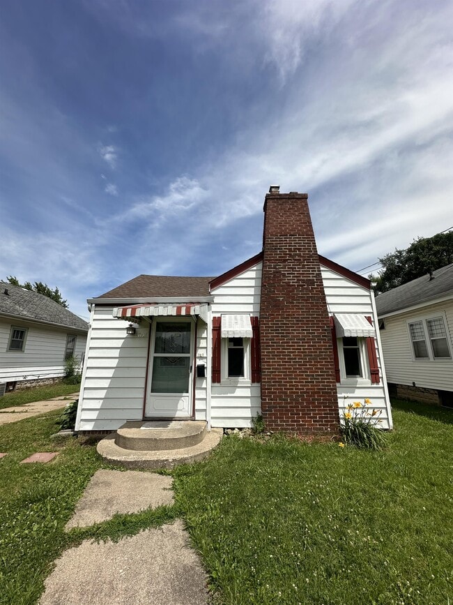 Primary Photo - 1621 Bruner St