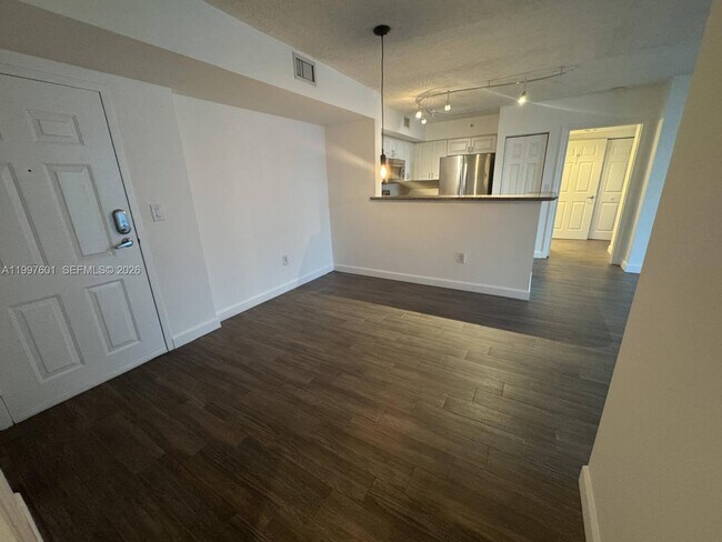 Building Photo - 1155 Brickell Bay Dr