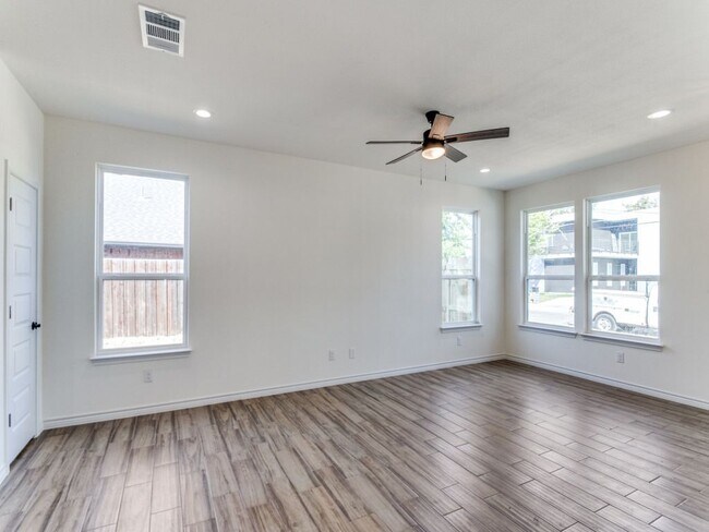 Building Photo - 1610 Life Ave