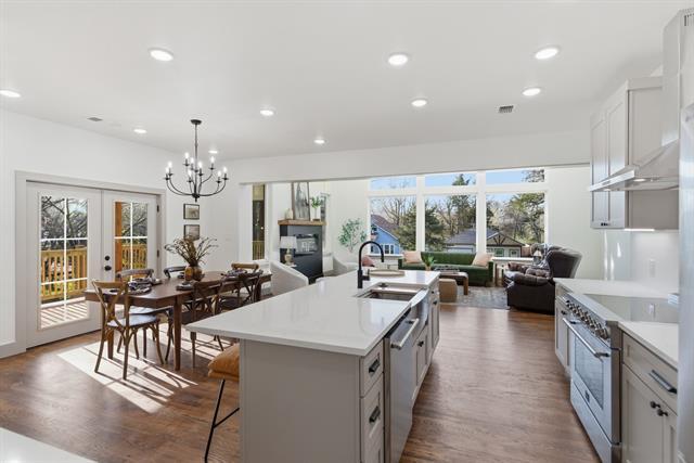 Building Photo - 819 Dubois St