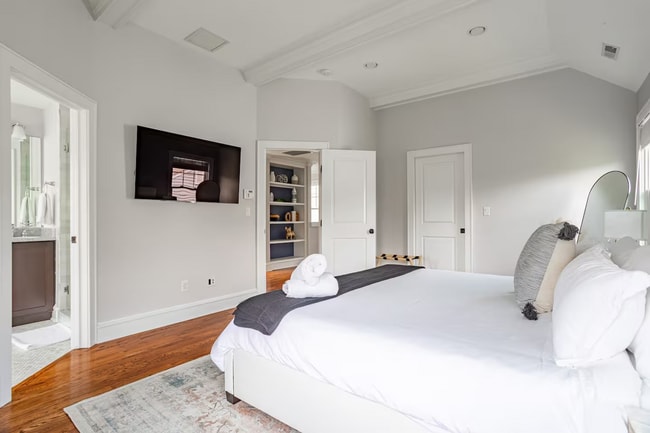 Building Photo - Fully Furnished Luxury Townhome | Walk to Downtown Princeton | 3 Beds | 3.5 Baths