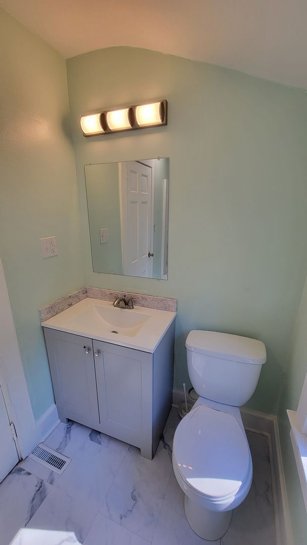Building Photo - 3 Bed, 1.5 Bath Home Available in Greenville