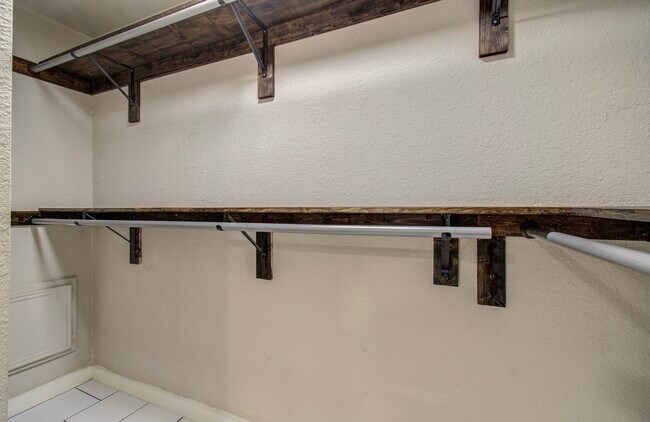 Building Photo - 712 Player Ct