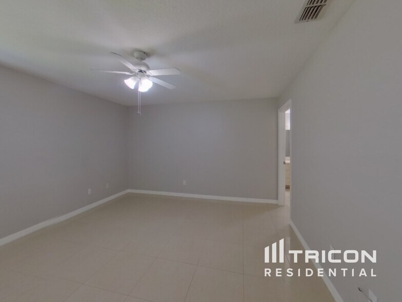Building Photo - 2504 Orange Tree Dr
