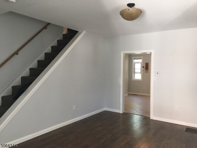 Building Photo - 74 Fern Ave