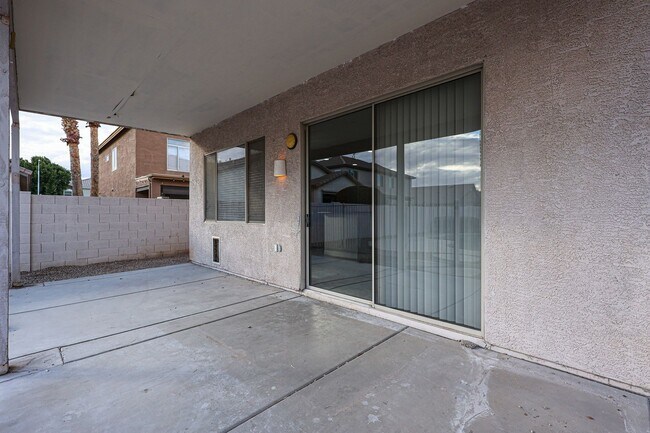 Building Photo - Location! Fully remodelled 4Bed/3Bath Home in Chandler, with pool