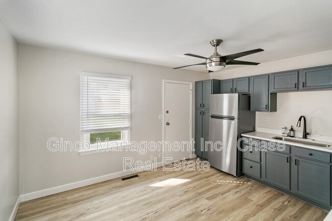 Building Photo - 215 E Maxon Ln