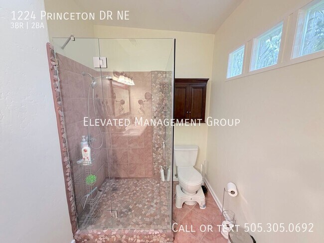 Building Photo - 1224 Princeton Dr NE