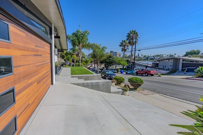 Building Photo - Luxurious Modern Living in the Heart of San Diego with Solar!