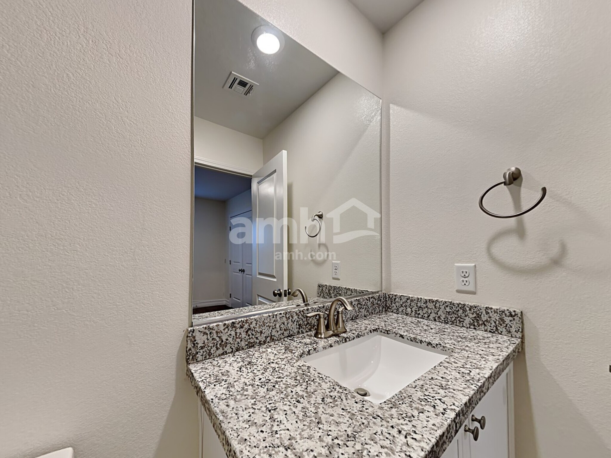 Building Photo - 5808 Petronius St