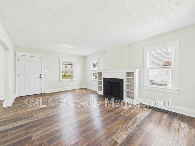 Building Photo - 575 Fernwood Dr