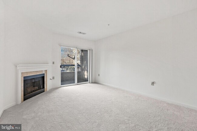 Building Photo - 2204 Westcourt Ln