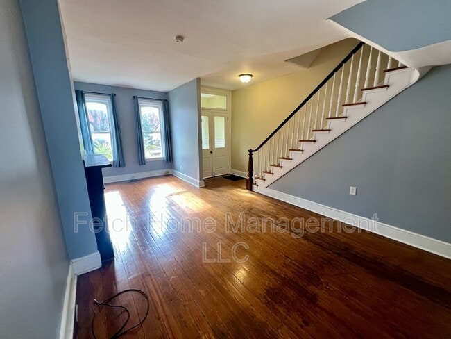 Building Photo - 533 W Walnut St