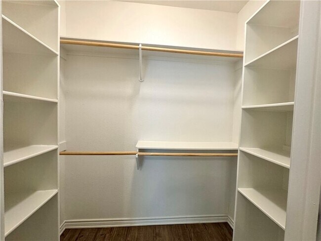 Building Photo - 1915 Dartmouth St