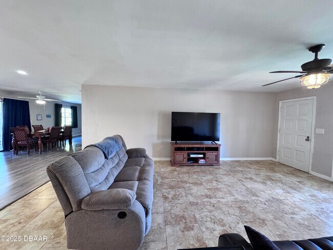 Building Photo - 6 Ocean Cir