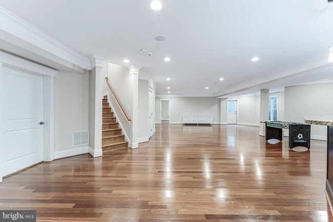 Building Photo - 829 Golden Arrow St