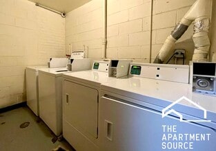 Building Photo - 6006 N Kenmore Ave