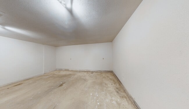 Building Photo - 624 N 16th Ave