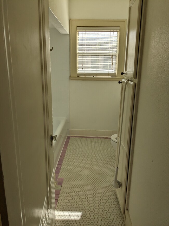 Bathroom Entrance - 510 W Gramercy Pl