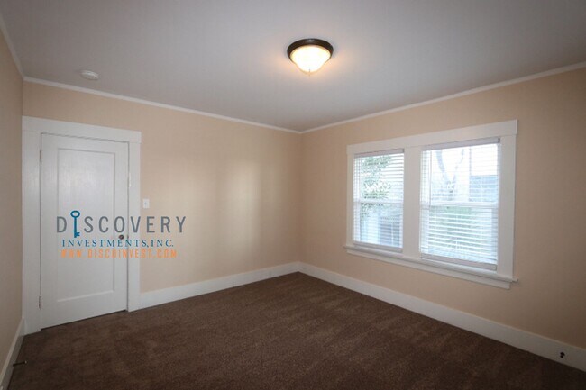 Building Photo - 4640 Park Blvd