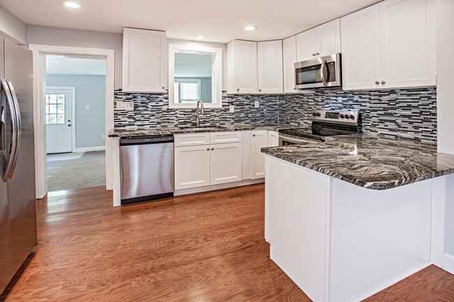 Building Photo - Gwinhurst - Fully updated 4 bedroom, 2 bat...